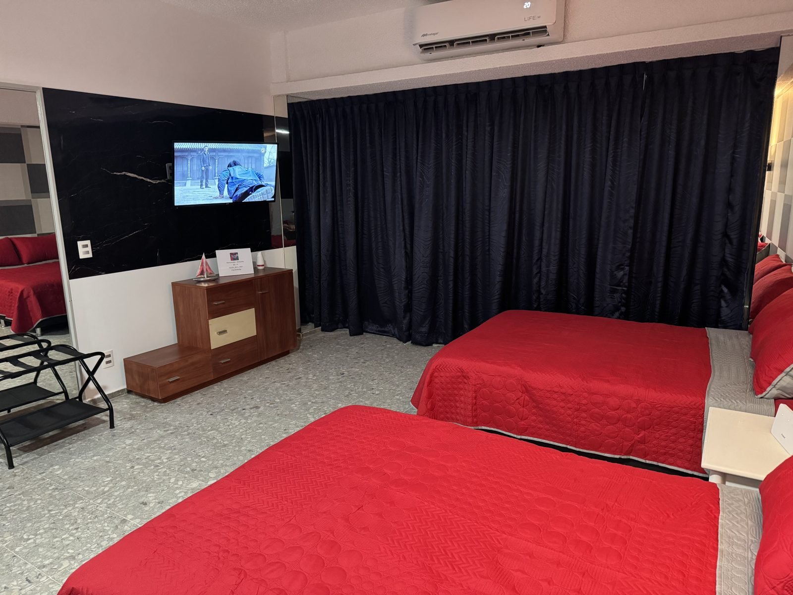 Suite con TV y aire acondicionado