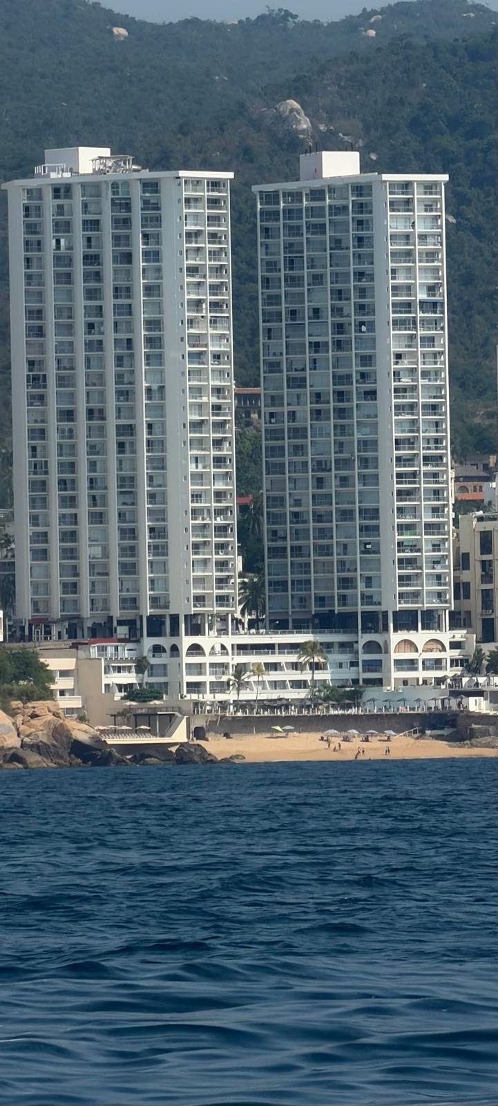 Torres Gemelas Acapulco desde el mar